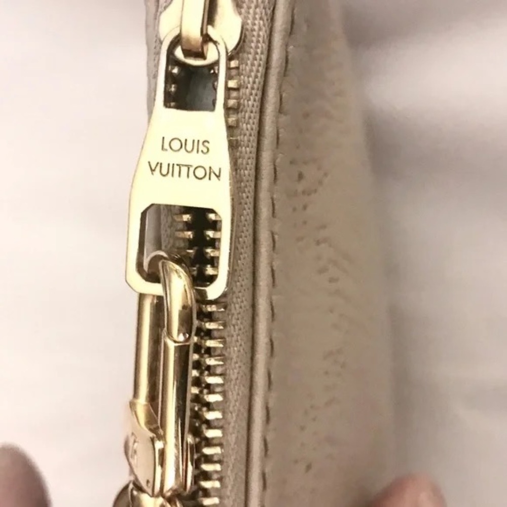 Louis Vuitton Selene Pouch Mahina Beige - Picture 7 of 8